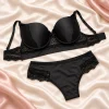 Conjunto Livia — Apresentação sobre tecido creme
